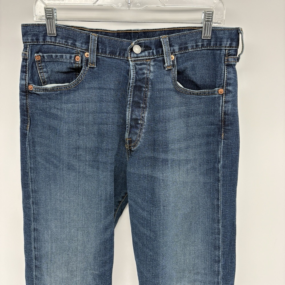 Levi's 501 Jeans Blue Medium Wash Straight Leg Button Fly Men 32X32 Fits (32X31)